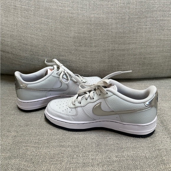 Nike | Air Force 1 GS Pure Platinum Barely Grape/Grey Low-Rise Size 7Y/W8.5 - Picture 2 of 7